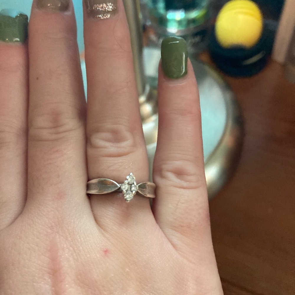 Diamond engagement ring